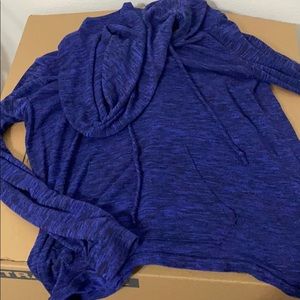 Light hoodie with cute opening in the back